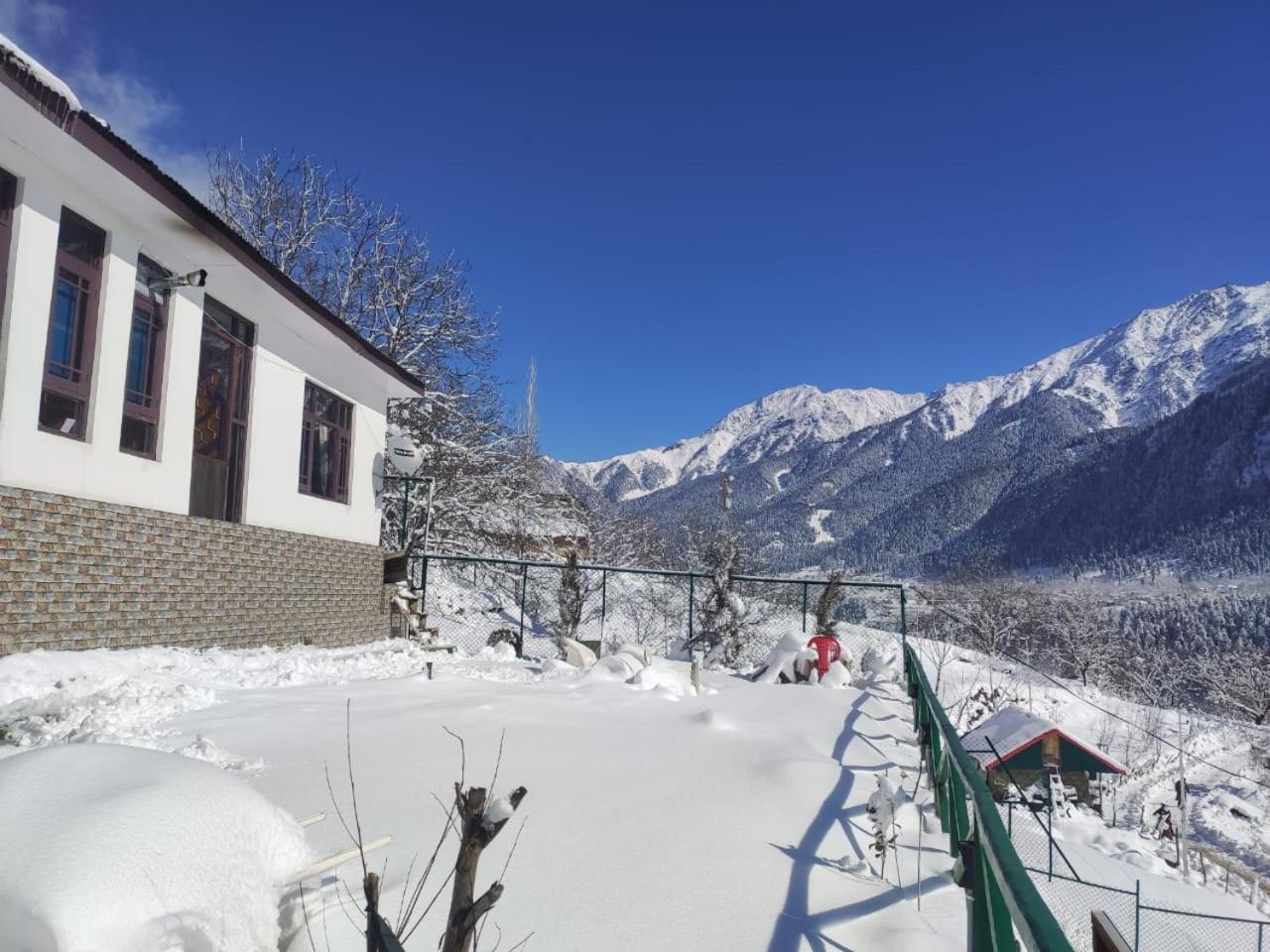 Cliff Cottage Pahalgam, Kashmir Batakut ภายนอก รูปภาพ