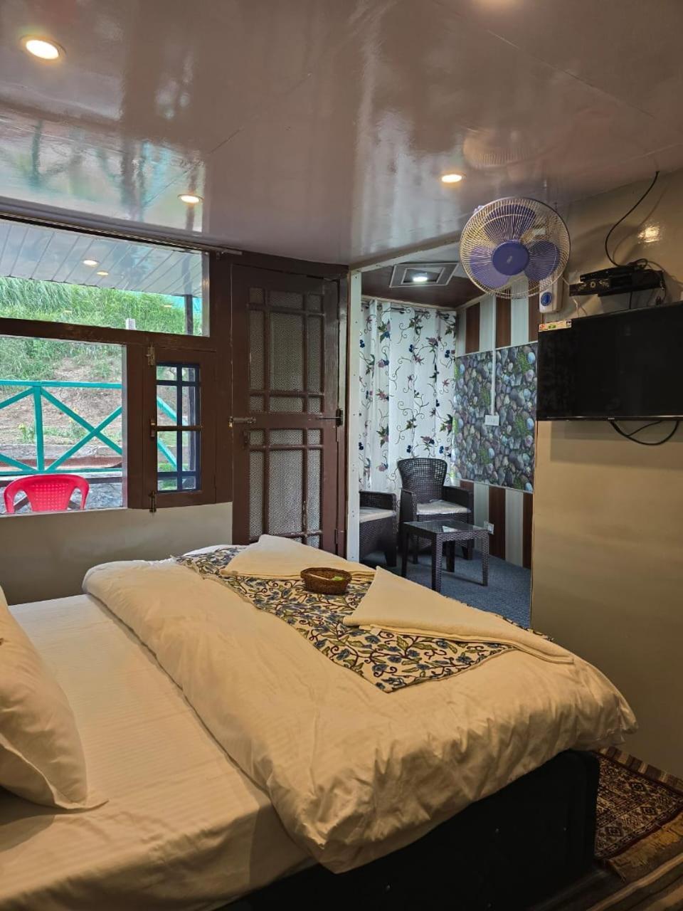 Cliff Cottage Pahalgam, Kashmir Batakut ภายนอก รูปภาพ