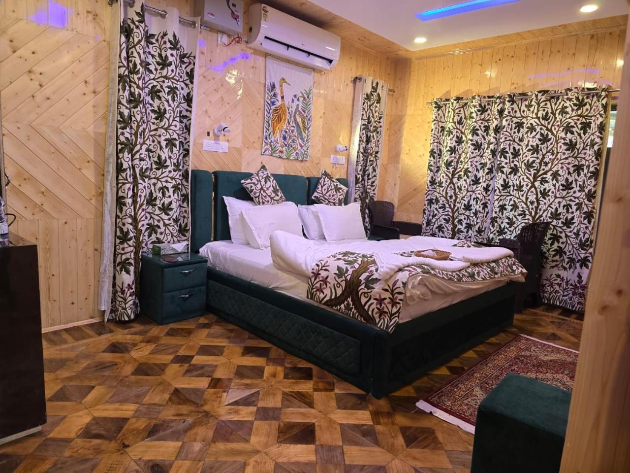 Cliff Cottage Pahalgam, Kashmir Batakut ภายนอก รูปภาพ