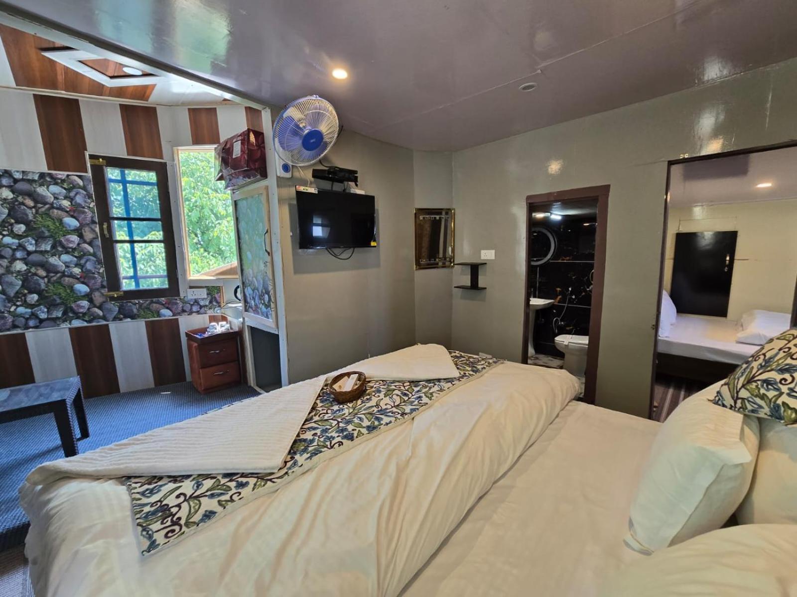 Cliff Cottage Pahalgam, Kashmir Batakut ภายนอก รูปภาพ