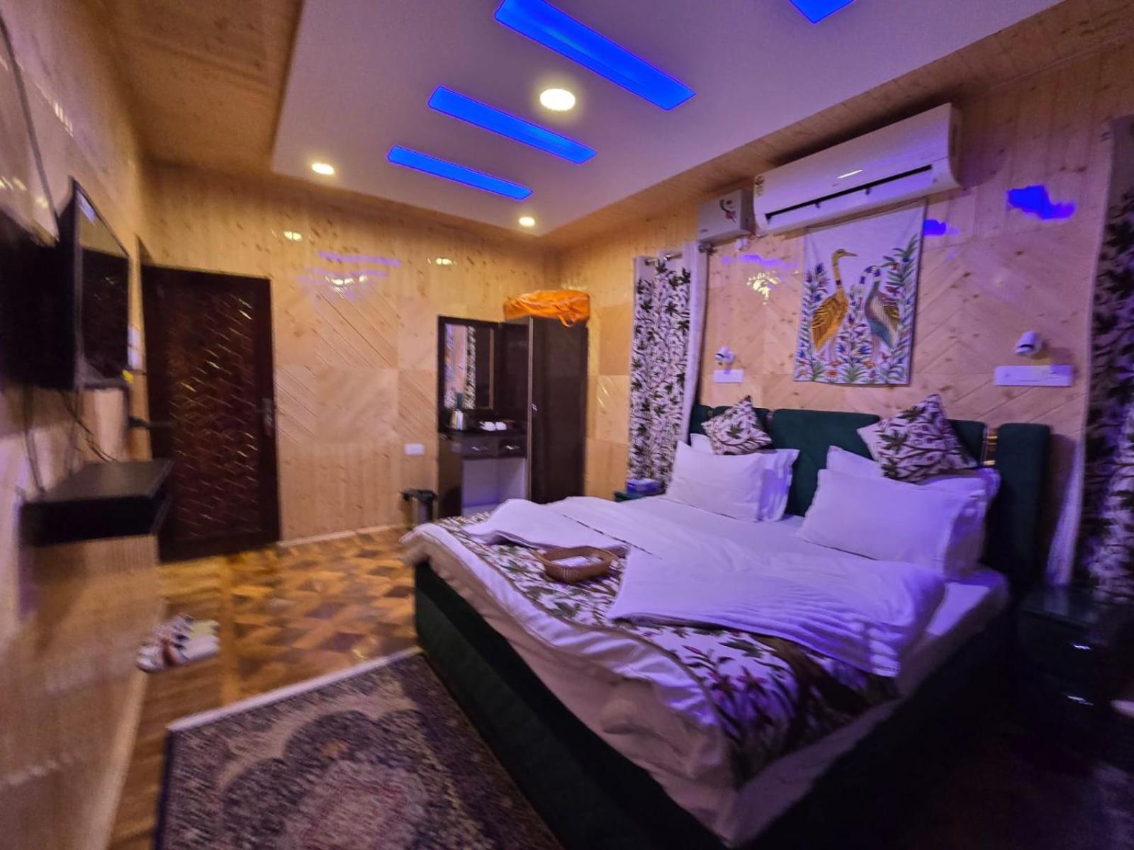 Cliff Cottage Pahalgam, Kashmir Batakut ภายนอก รูปภาพ