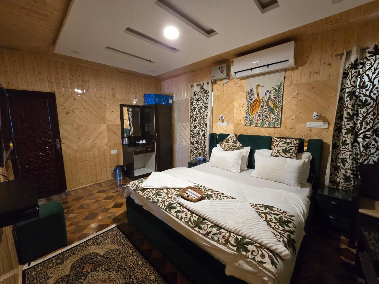 Cliff Cottage Pahalgam, Kashmir Batakut ภายนอก รูปภาพ